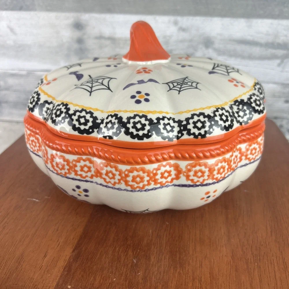 Temptations Old World 2 Quart Covered Pumpkin Bowl KFI-XNG-973350